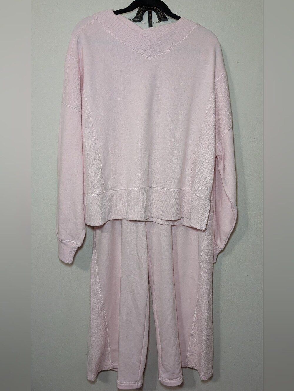 Aerie Vacay Every Day Set Sweatshirt (Size L) + Sweatpants (Size M Short) Pink